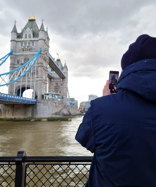 Foto für Instagram an der Tower Bridge aufnehmen :)